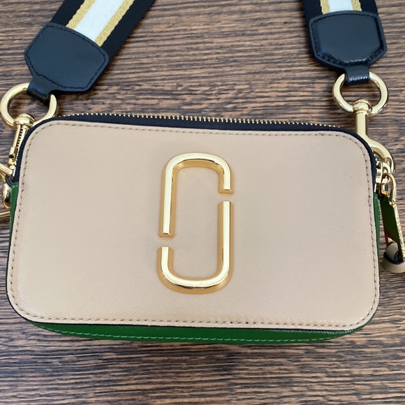 Marc Jacobs Handbags - Marc Jacobs camera case purse